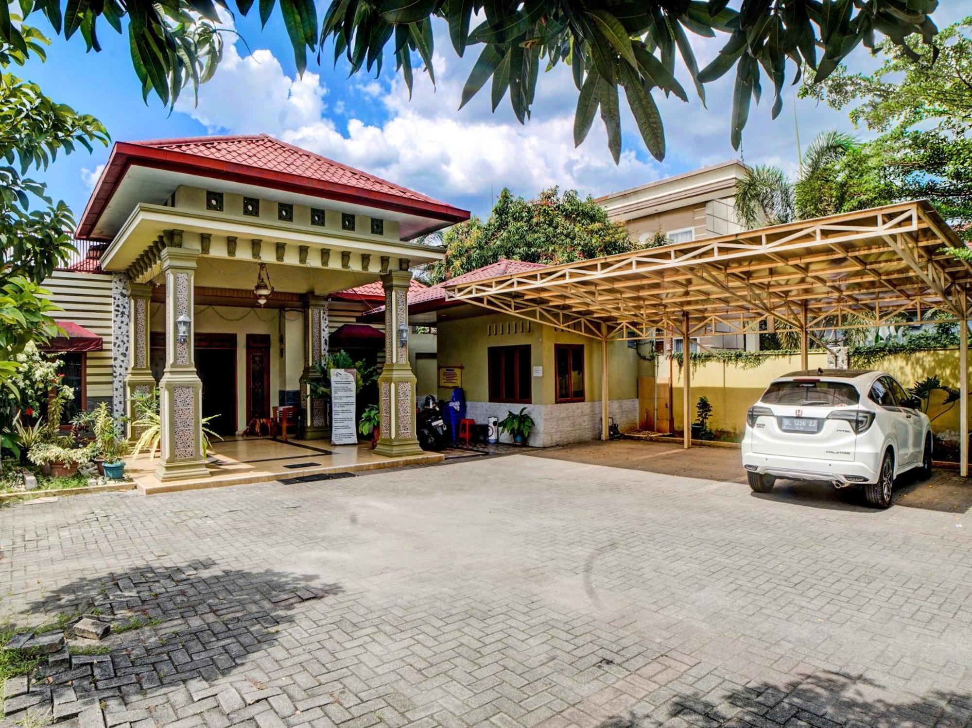 Hotel Reddoorz Near Rs Setiabudi 2*