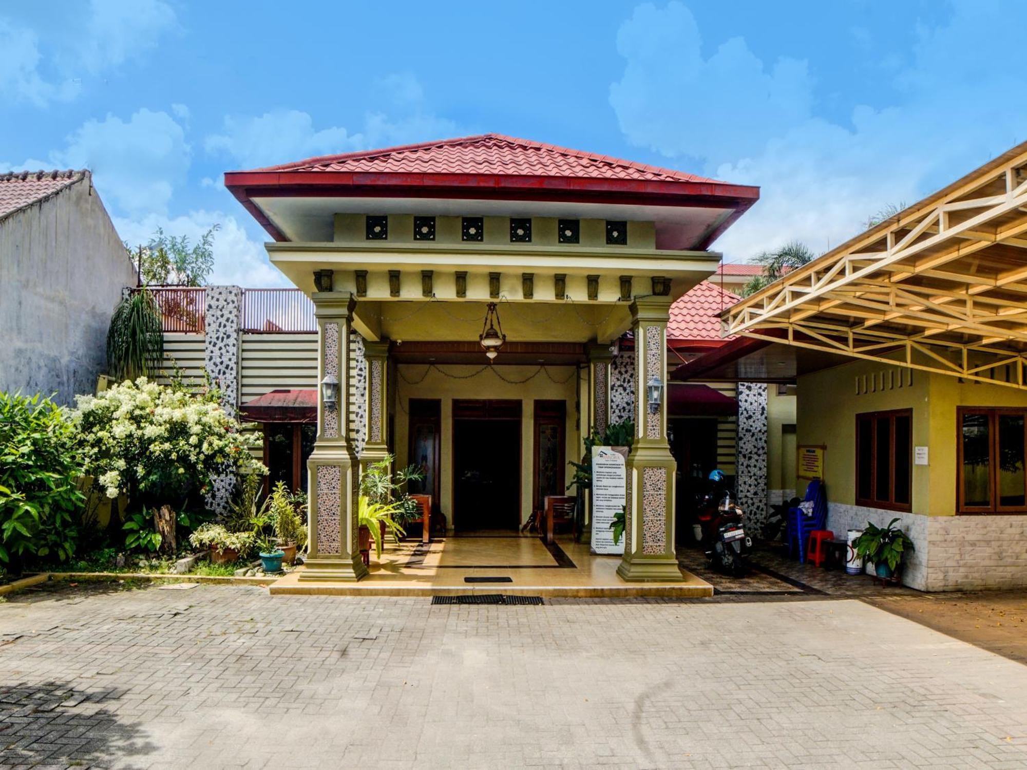 Reddoorz Near Rs Setiabudi Hotel 2*